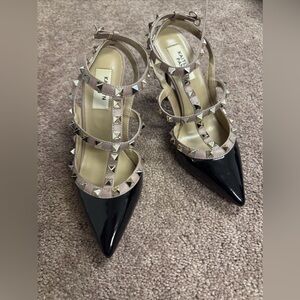 Kaitlyn Pan black and nude pointy toe heels size 6.5